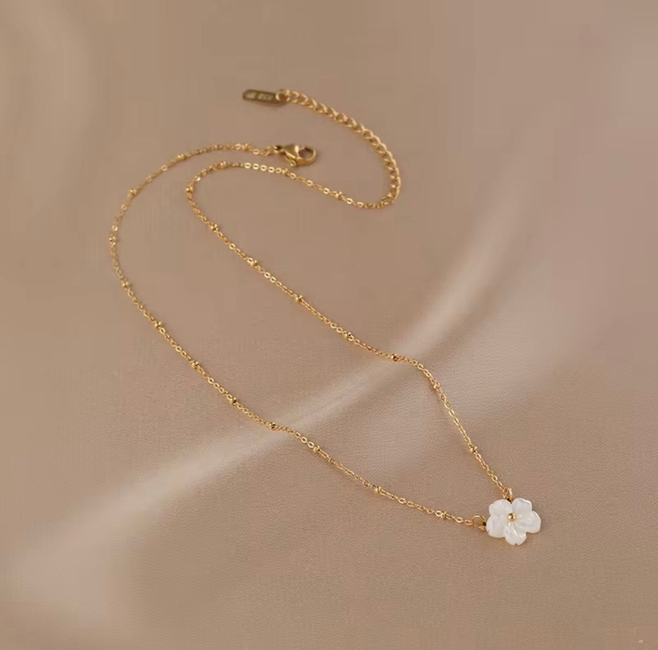 18K Gold & Mother of Pearl Dainty Bloom Necklace