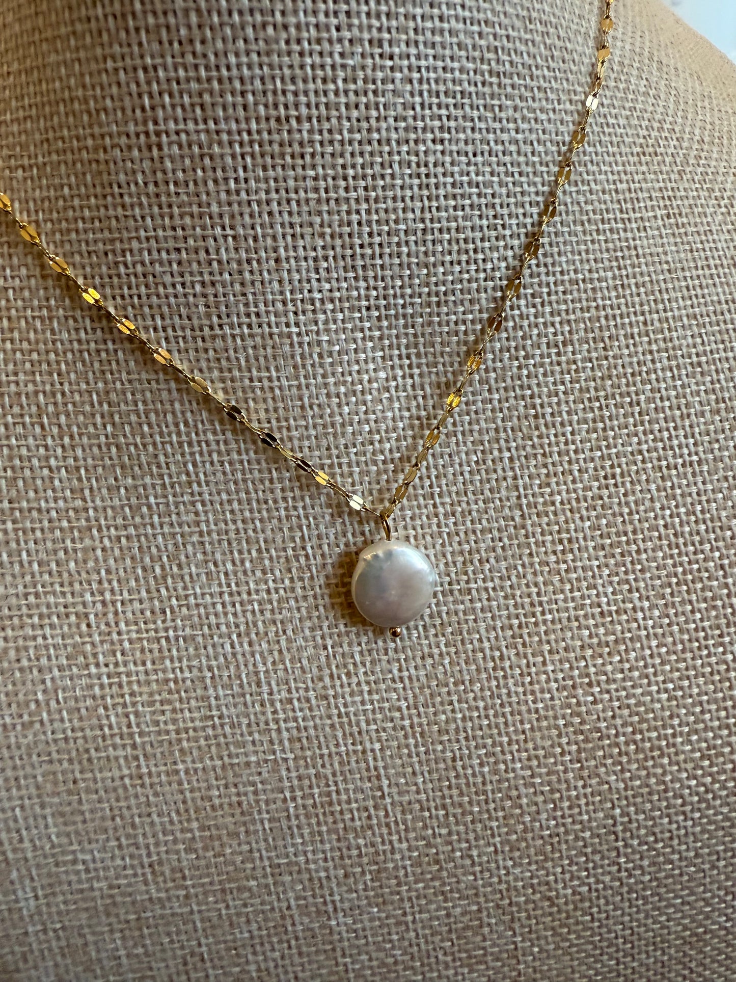 18K Gold & Freshwater Pearl Pendant Necklace on Twisty Chain