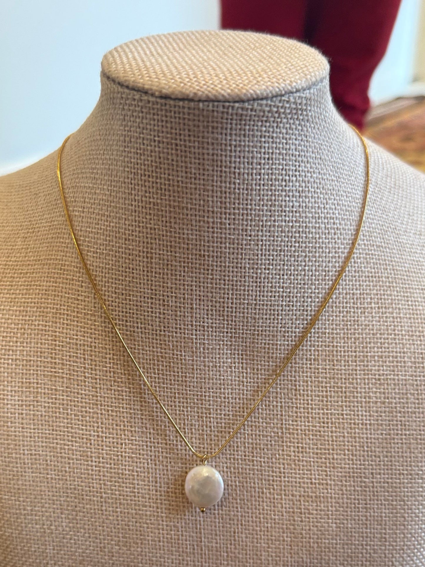 18K Gold & Freshwater Pearl Pendant Necklace on Round Chain