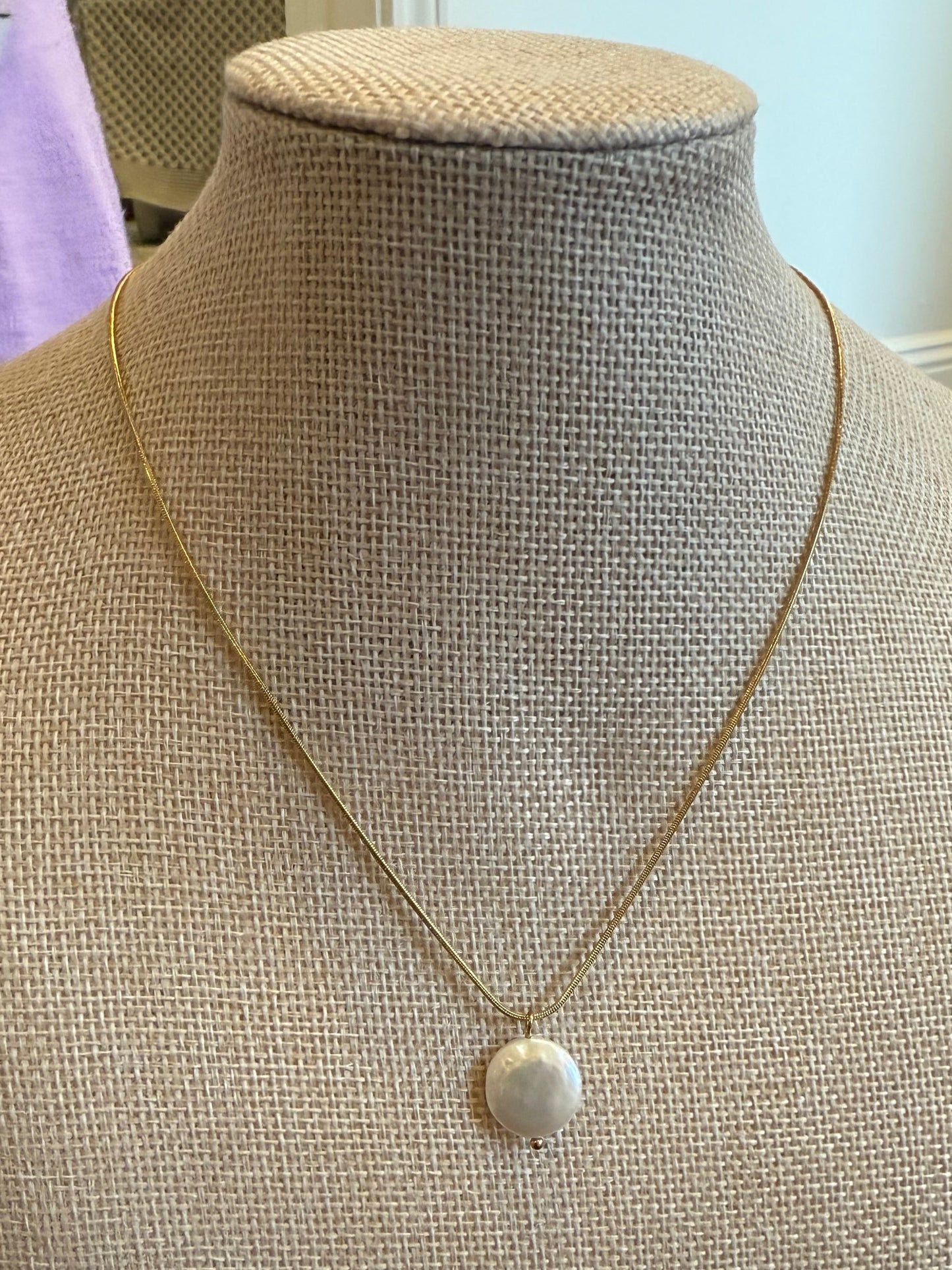 18K Gold & Freshwater Pearl Pendant Necklace on Round Chain
