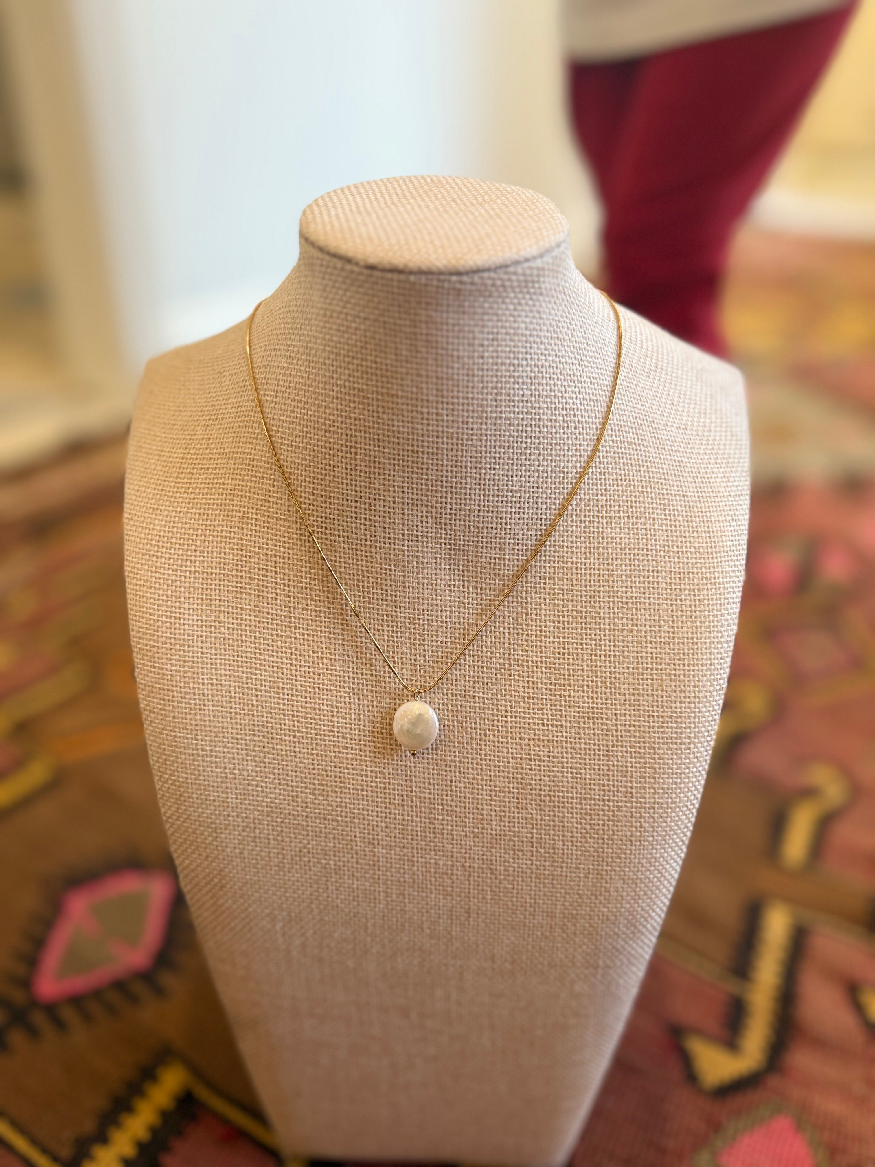 18K Gold & Freshwater Pearl Pendant Necklace on Round Chain